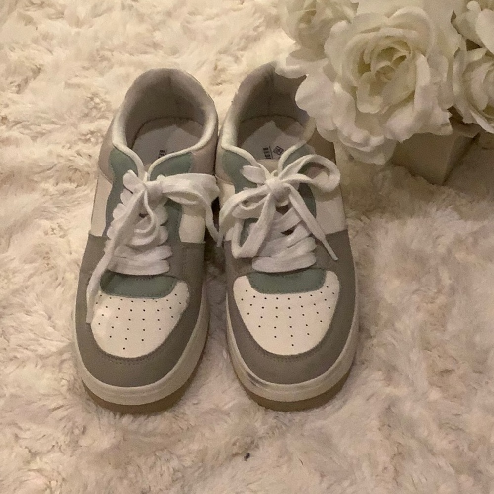 Preloved call it spring sneakers size 5 1/5